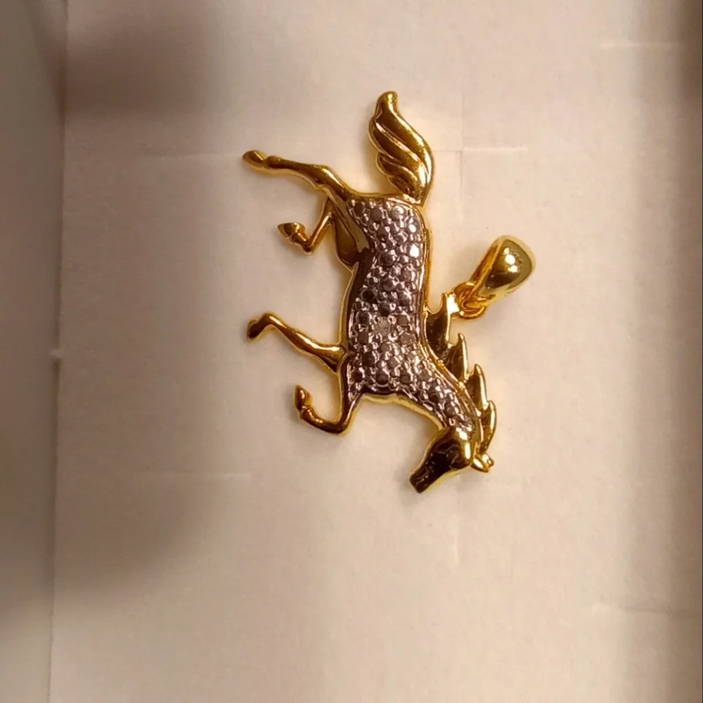 Diamond accent gold tone horse pendant - Picture 4 of 10